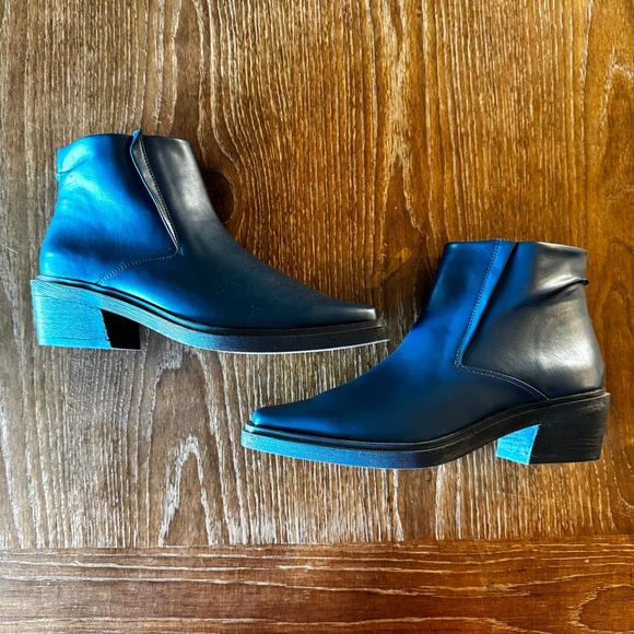 NWOT navy blue Franco Sarto Forta ankle booties 8M - Picture 9 of 13